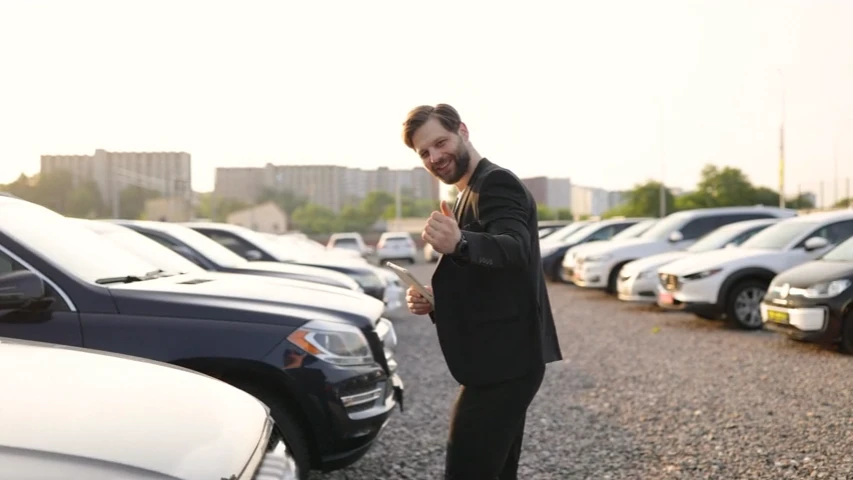 Seriöser Autoankäufer in Franken berät Kunden freundlich und kompetent